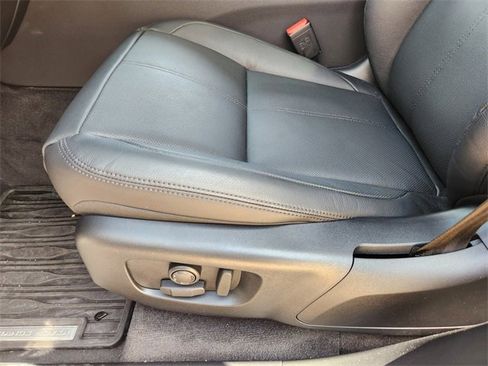 Used 2025 Land Rover Range Rover Velar Dynamic SE image 17