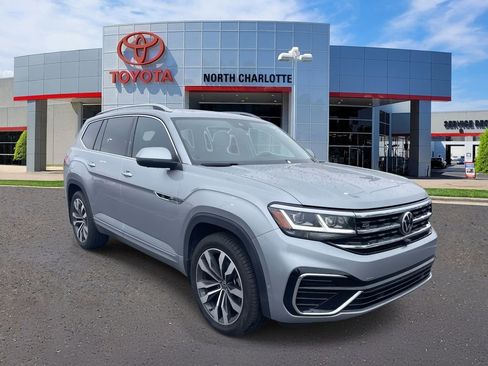 Used 2022 Volkswagen Atlas SEL Premium image 3