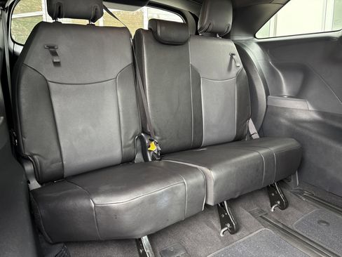 Used 2024 Toyota Sienna XSE image 32