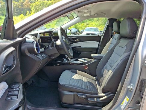 Used 2026 Chevrolet Trax LT w/ LT Convenience Package FWD image 13