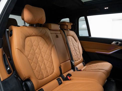 Used 2024 BMW X7 xDrive40i w/ M Sport Package image 23