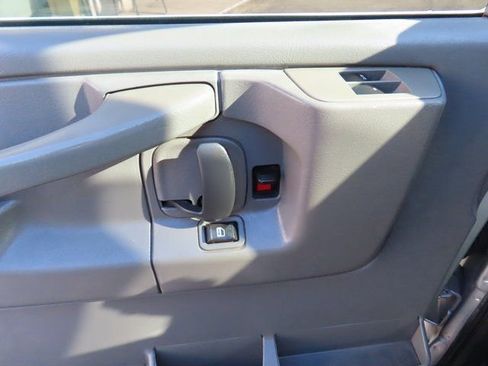 Used 2015 Chevrolet Express 2500 image 22