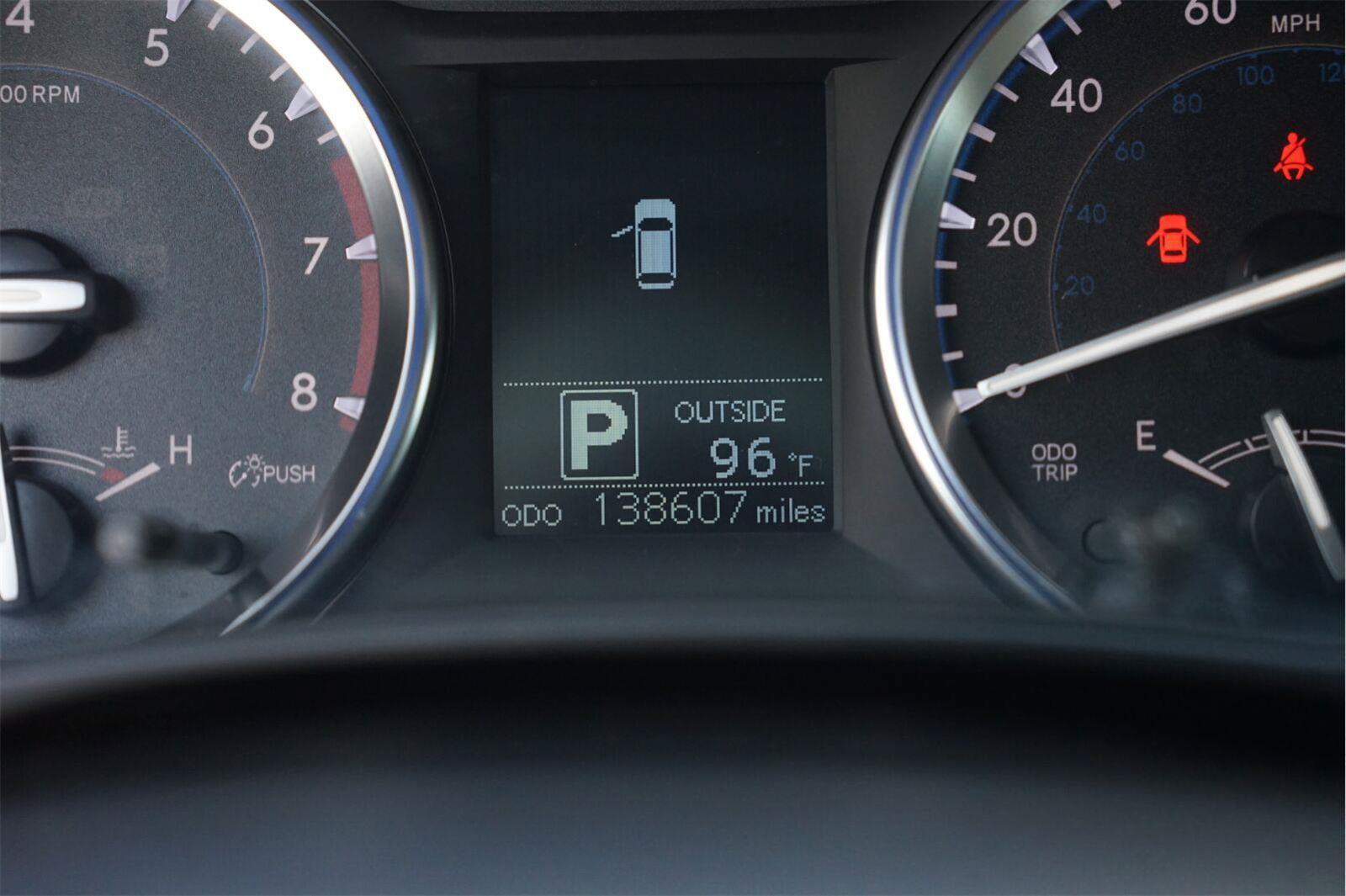 Used 2015 Toyota Highlander Plus FWD image 25