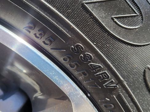 Used 2024 Chrysler Pacifica Select image 16