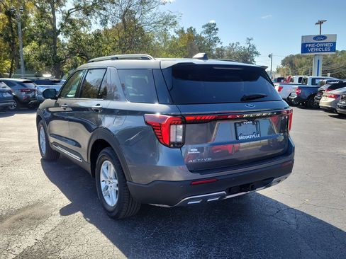 Used 2025 Ford Explorer Active w/ Active Comfort Package image 4