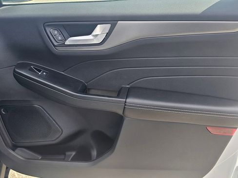 Used 2025 Ford Escape SE image 7