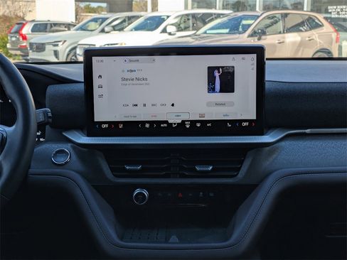 Used 2025 Ford Explorer Platinum image 24