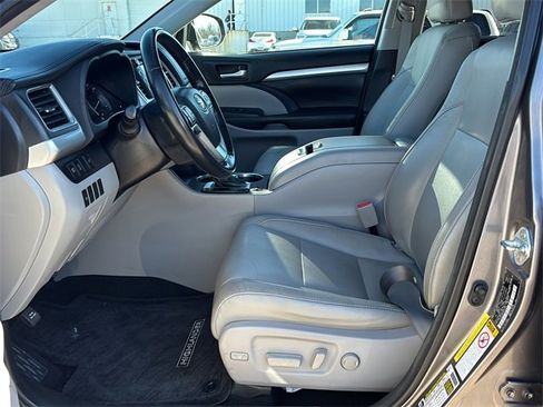 Used 2017 Toyota Highlander XLE image 20