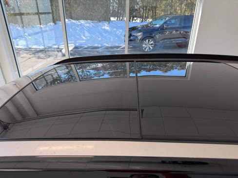 Used 2023 Volvo XC40 B5 Plus w/ Climate Package image 10