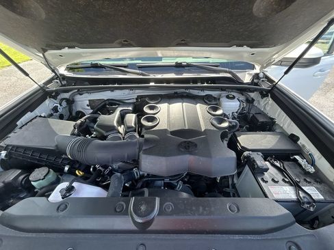 Used 2023 Toyota 4Runner SR5 AWD/4WD image 32