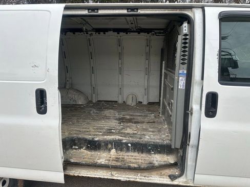 Used 2006 Chevrolet Express 3500 image 9