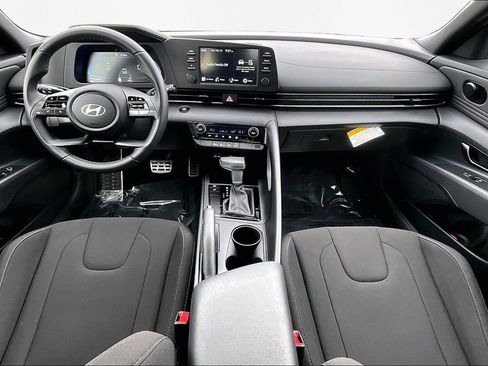 Used 2025 Hyundai Elantra Sport image 16