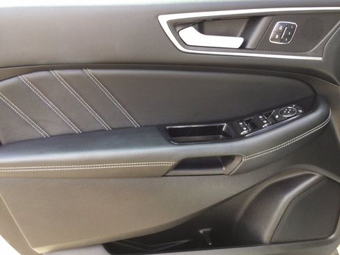Used 2016 Ford Edge Sport w/ Technology Package AWD/4WD image 12