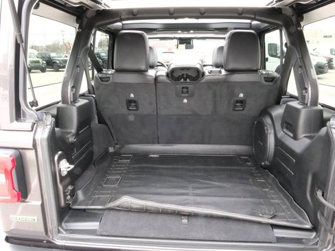 Used 2021 Jeep Wrangler Unlimited Sahara image 35