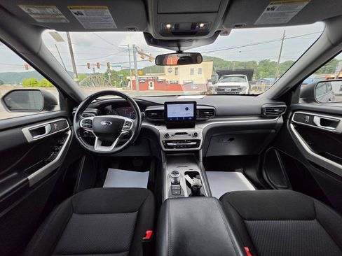 Used 2023 Ford Explorer XLT AWD/4WD image 25