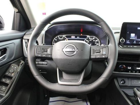 Certified 2026 Nissan Rogue SV FWD image 22