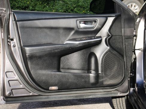 Used 2017 Toyota Camry LE image 14