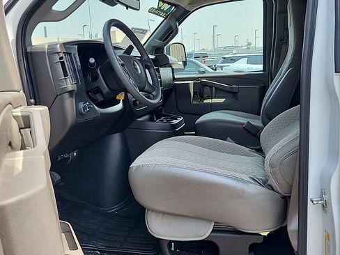 Used 2025 Chevrolet Express 3500 LT w/ LT Preferred Equipment Group RWD image 13