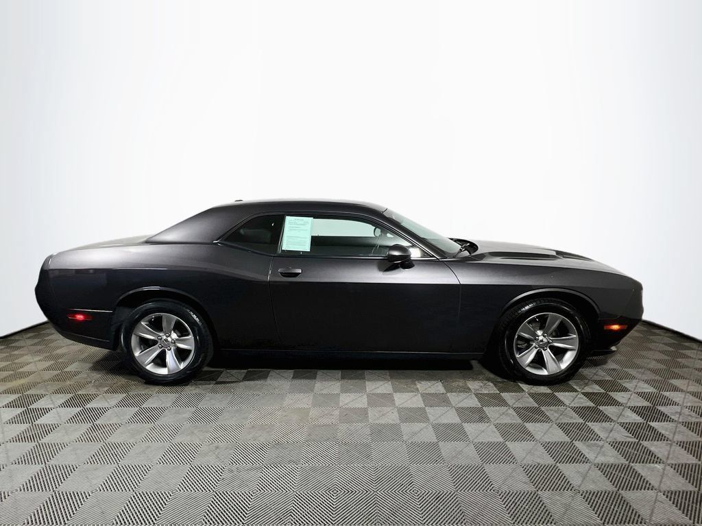 Used 2017 Dodge Challenger SXT RWD image 8