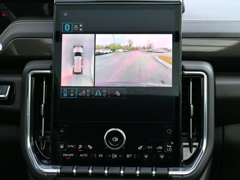 Used 2025 GMC Yukon Elevation w/ Elevation Premium Package image 18