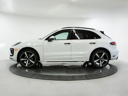 Used 2023 Porsche Macan AWD/4WD image 2