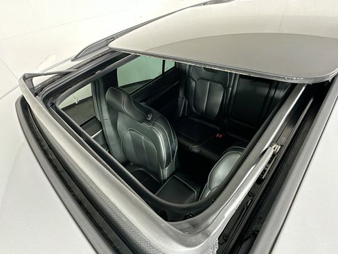 Used 2024 Jeep Grand Cherokee Limited w/ Luxury Tech Group II image 22