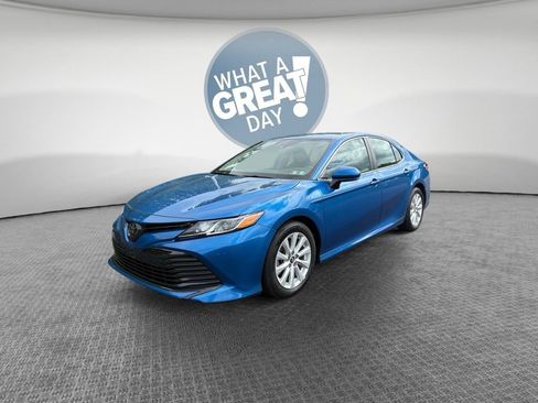 Used 2020 Toyota Camry LE FWD image 7