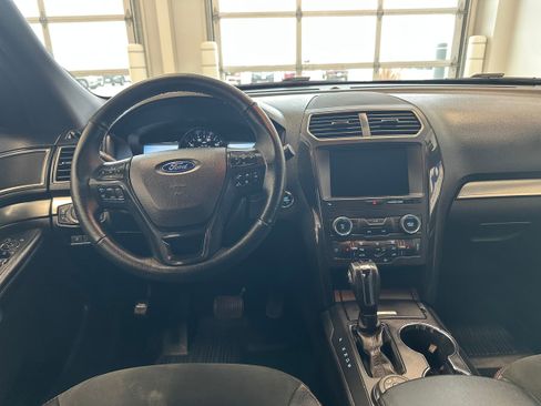 Used 2018 Ford Explorer XLT w/ Equipment Group 202A image 18