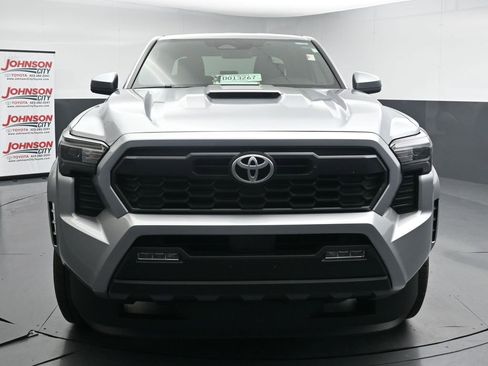 Used 2025 Toyota Tacoma TRD Sport AWD/4WD image 3