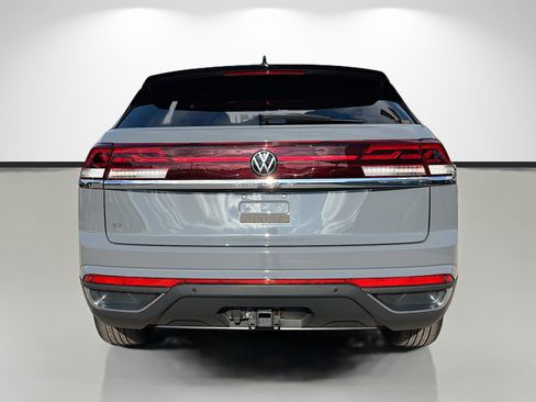 Used 2025 Volkswagen Atlas Cross Sport SE image 4