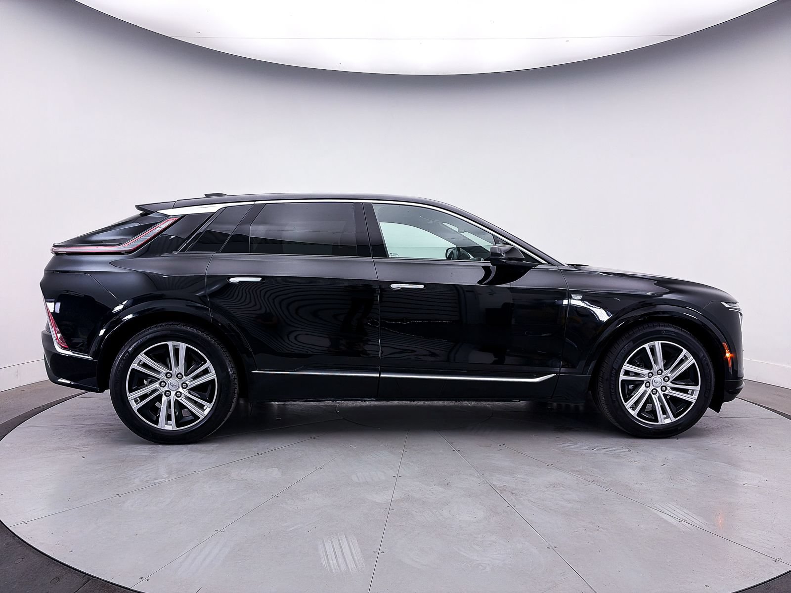 Used 2024 Cadillac Lyriq Tech RWD image 41