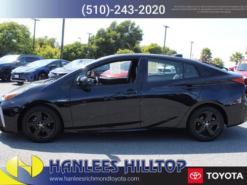 Used 2022 Toyota Prius XLE FWD image 2