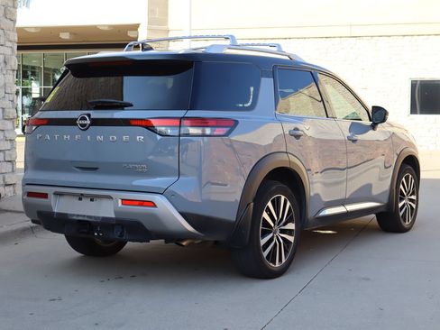 Used 2025 Nissan Pathfinder Platinum AWD/4WD image 3