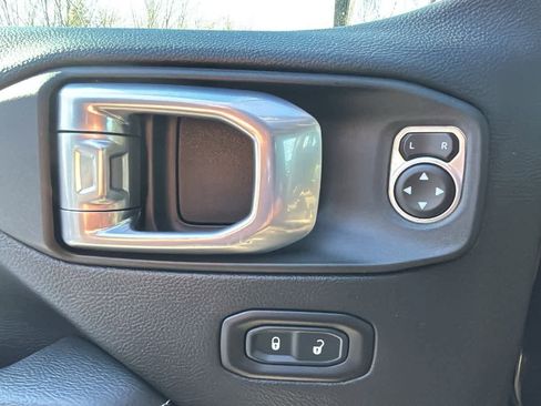 Used 2022 Jeep Wrangler Unlimited Sahara w/ Cold Weather Group image 24