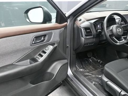Used 2023 Nissan Rogue S AWD/4WD image 15