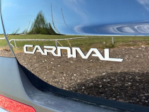 New 2026 Kia Carnival EX FWD image 10