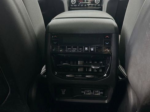 Used 2022 Jeep Grand Cherokee Summit AWD/4WD image 22