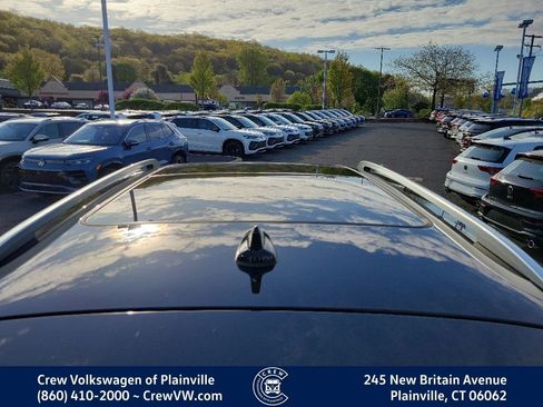 Used 2024 Volkswagen Taos SE AWD/4WD image 30