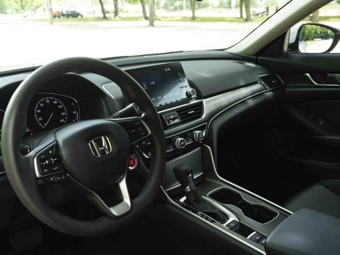 Used 2018 Honda Accord LX image 16