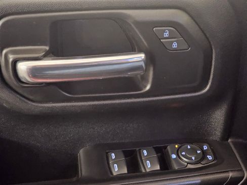 Used 2020 Chevrolet Silverado 1500 Custom Trail Boss w/ Custom Convenience Package AWD/4WD image 14