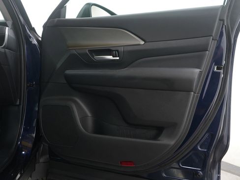 Used 2025 Toyota Grand Highlander AWD image 9