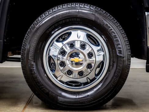 Used 2025 Chevrolet Silverado 3500 LT image 38