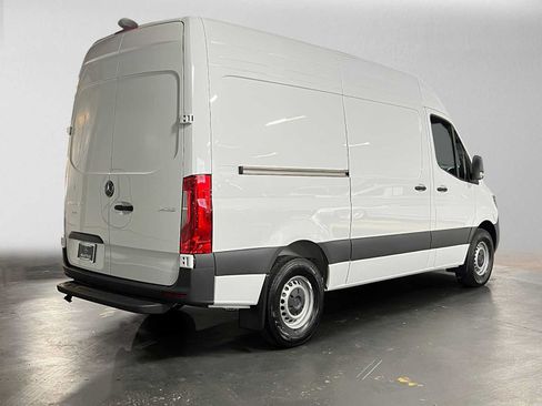 Used 2025 Mercedes-Benz Sprinter 2500 image 3