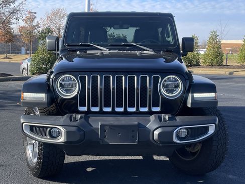 Used 2018 Jeep Wrangler Unlimited Sahara image 3