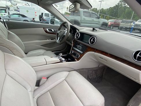Used 2015 Mercedes-Benz SL 550 image 28