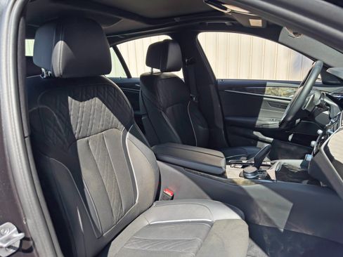 Used 2022 BMW 530e w/ Premium Package RWD image 39