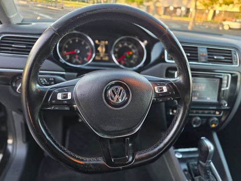 Used 2017 Volkswagen Jetta SEL FWD image 23