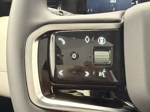 New 2025 Land Rover Discovery Sport Dynamic SE image 15