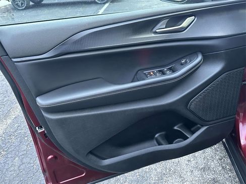 Used 2024 Jeep Grand Cherokee Laredo image 16