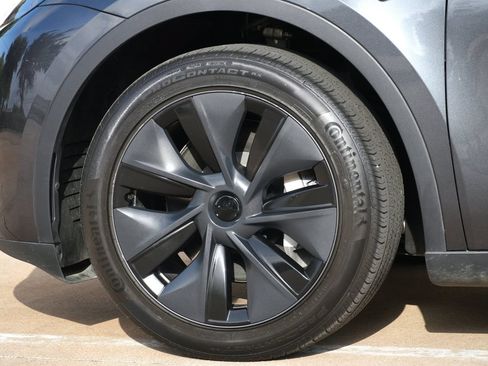 Used 2025 Tesla Model Y Long Range RWD image 28
